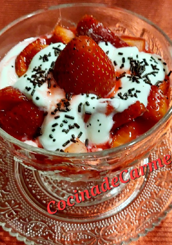 Una foto de Fresas con granadina y queso batido