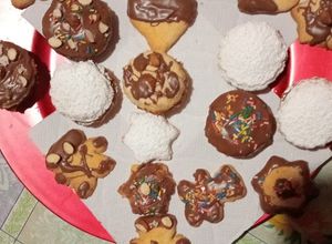 Una foto de Galletitas divertidas a mi manera 😘💜😍🤩💙🙃🫠❤️