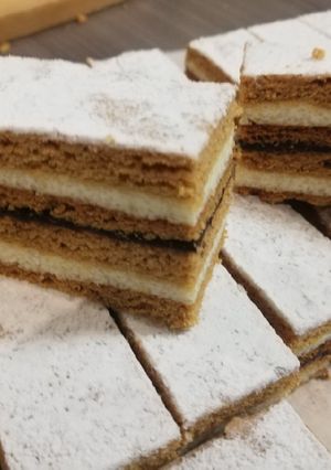 O poză a rețetei Prăjitură albinița.