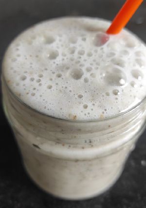 Una foto de Batido de chía, leche y banana 🍌