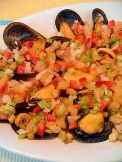 Una foto de Mejillones con salpicón de vinagreta