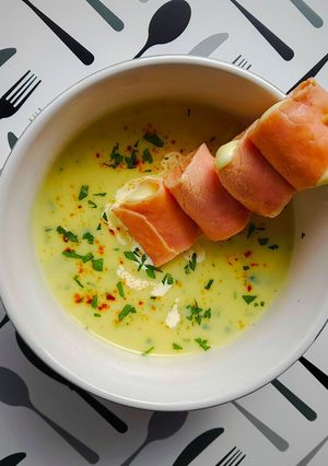 Zellerkrémleves sonkás mozzarellával 👌 recept fotója
