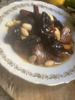 Une photo de 🥣Tajine 🥩au pruneaux 🍯cuisiné Algérienne #ramadan
