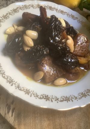 Une photo de 🥣Tajine 🥩au pruneaux 🍯cuisiné Algérienne #ramadan