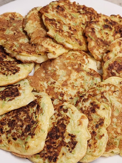 Una foto de Zucchini "rosti"