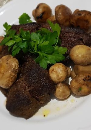 A picture of Meat steaks with mushroom.