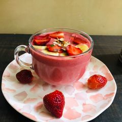 Strawberry banana smoothie bowl A picture of Strawberry banana smoothie bowl.