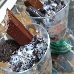 A picture of Flaky Oreo shots.