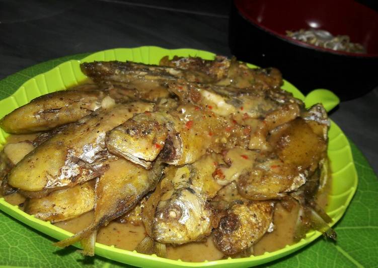 Bagaimana Membuat Ikan layang saos tiram pedas (simple no micin) yang praktis