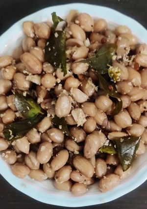 A picture of Peanut sundal.