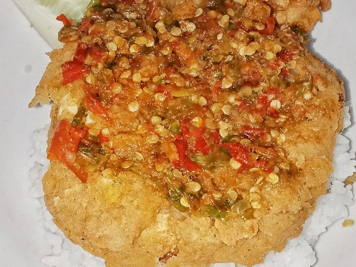 Cara Mudah Menyiapkan Resep Telor ceplok kriuk sambal bawang yang Lezat Sekali Anti Ribet, Bikin Ngiler