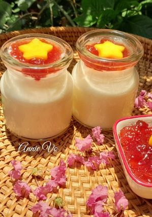 Hình của món Yaourt cờ đỏ sao vàng.