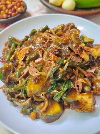 Cara Gampang Menyiapkan Resep Rujak Petis Khas Jawa Timur yang Uenak Anti Ribet, Lezat Sekali