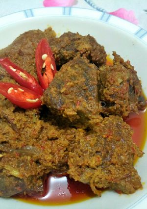A picture of Beef Rendang.