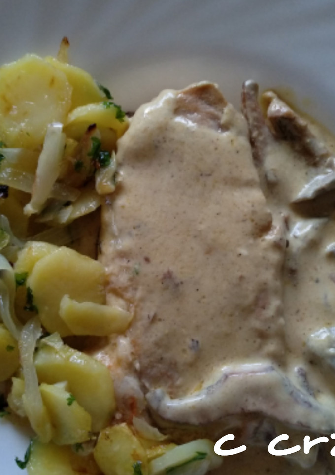 Una foto de Lomo con níscalos con patatas