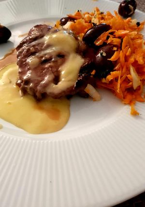 Una foto de Lomo salseado con zumo de naranjas