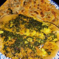 A picture of Aloo Methi Paratha 😋.