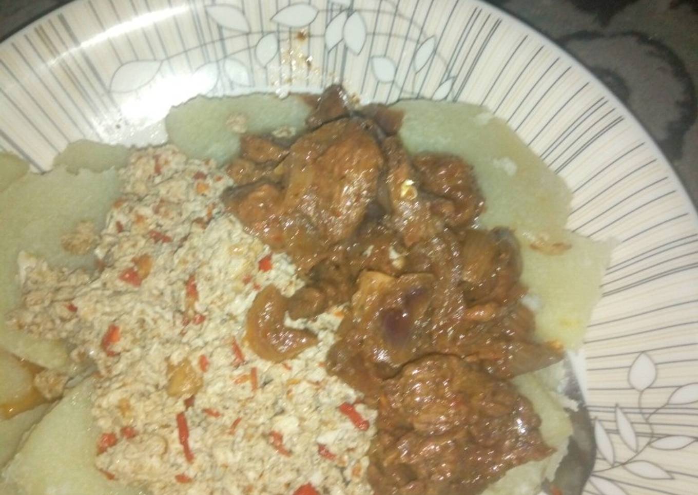 Simple Way to Make Any-night-of-the-week Miyar kwai,boiled yam and meat
source