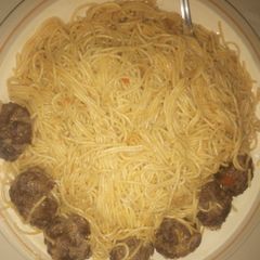 A picture of Spaghetti & meat ball.