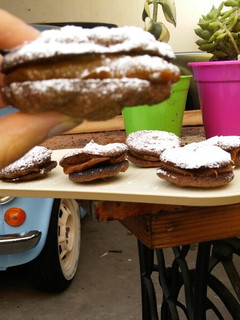 Una foto de Alfajores merengados sin tacc