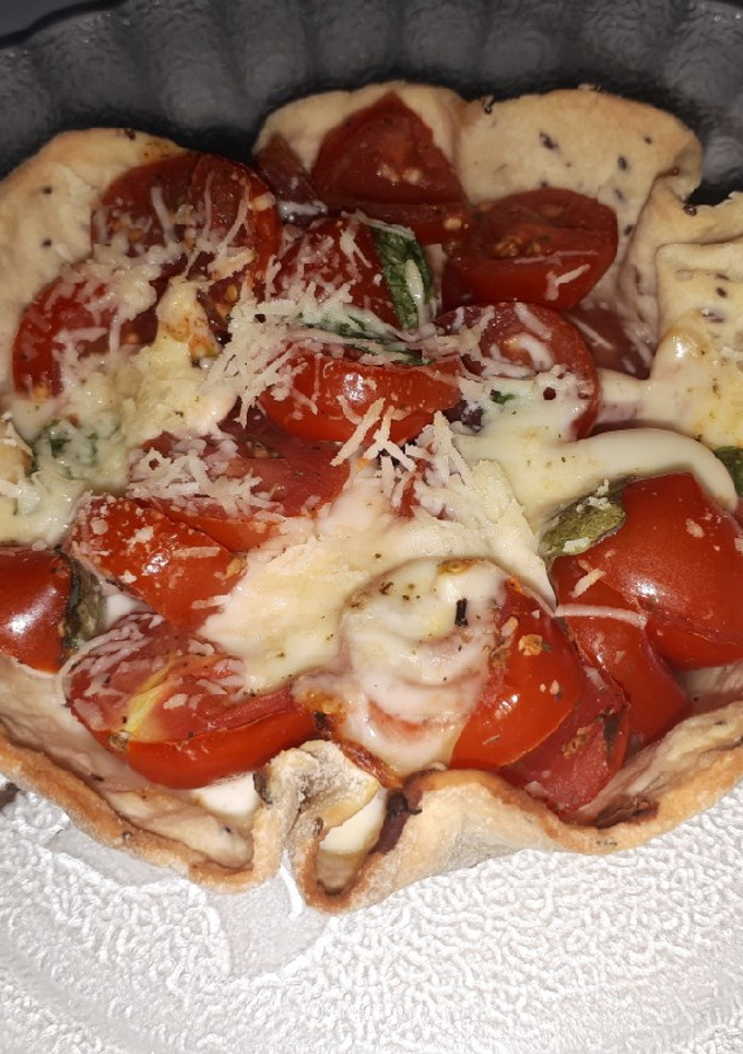 Una foto de Tarta caprese con masa de semillas