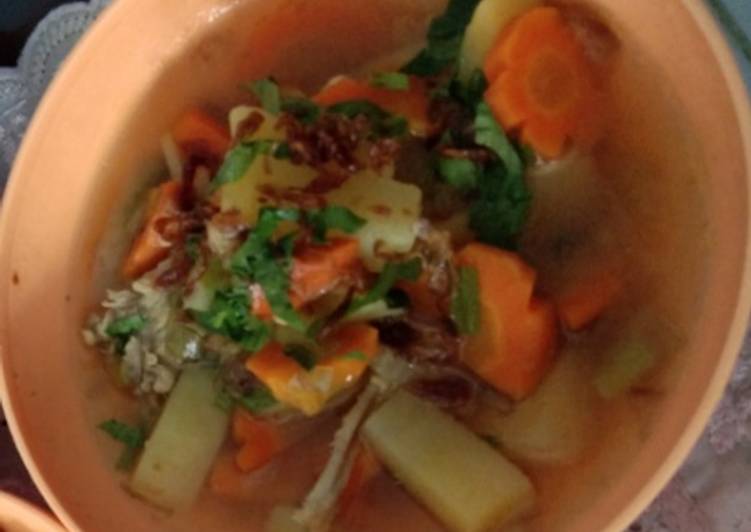 Resep Soup Ayam Wortel Kentang | Cara Membuat Soup Ayam Wortel Kentang Yang Menggugah Selera