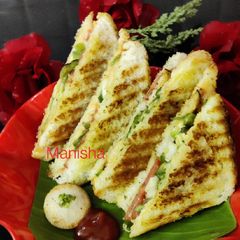 A picture of Idli Sandwich.