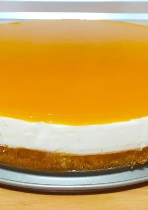 Una foto de Tarta de queso, chocolate blanco y mango😋