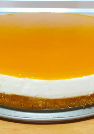 Una foto de Tarta de queso, chocolate blanco y mango😋
