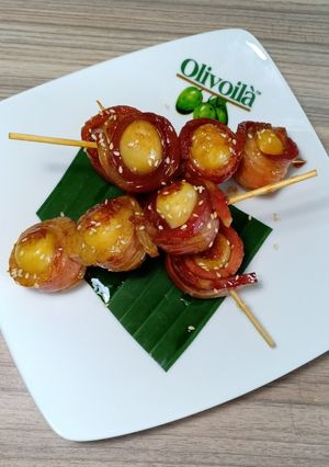 Hình của món Thịt xông khói cuộn trứng cút.