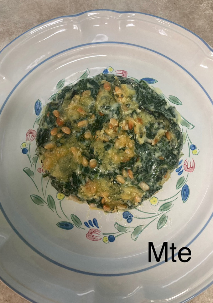 Una foto de Espinacas a la crema con piñones Mte