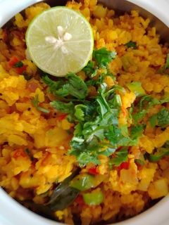 कांदा पोहा (Kanda poha recipe in hindi) रेसिपी मुख्य फोटो