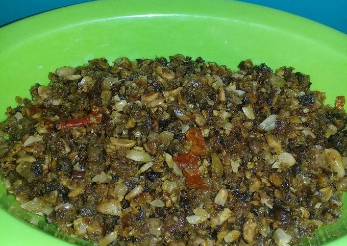 Sambal comring (oncom kering)