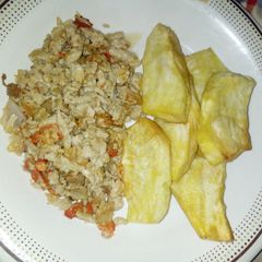 A picture of Soyayyen dankalin Hausa da miyar kwai me hanta da koda.