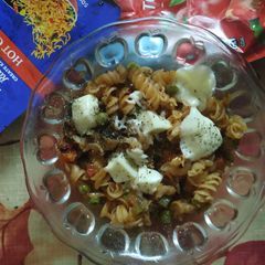 A picture of Tomato garlic paste pasta.