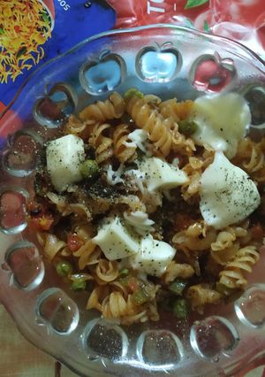 A picture of Tomato garlic paste pasta.