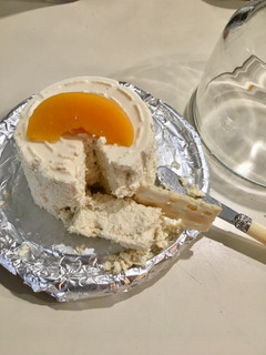 Una foto de Queso fresco con mermelada de durazno