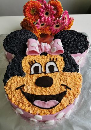 O poză a rețetei Tort de ciocolată Minnie Mouse 😍.