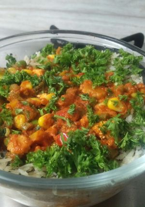 A picture of Brown rice with Mexican curry (no onion no garlic).