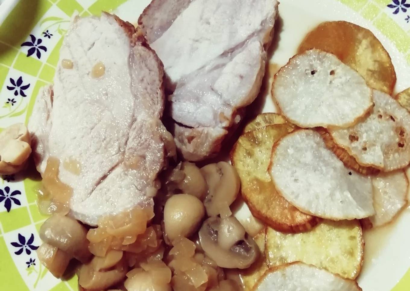 Colita de cuadril de cerdo con salsa de cerveza y champiñones