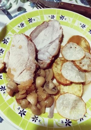 Una foto de Colita de cuadril de cerdo con salsa de cerveza y champiñones