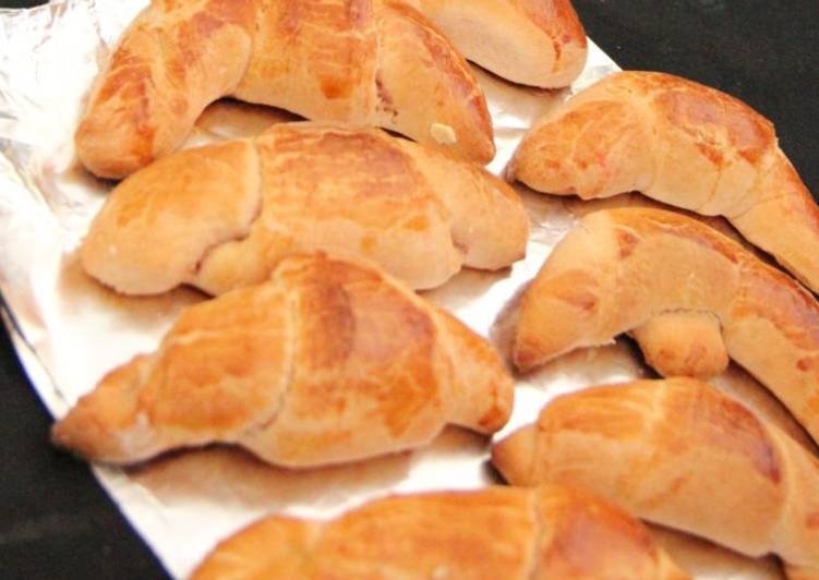 Steps to Prepare Quick Sausage roll