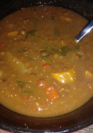 Una foto de Lentejas con verduras al pimentón y jengibre