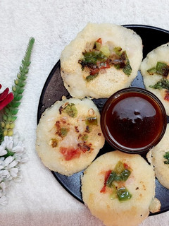 मिनी उत्तपम (mini uttapam recipe in Hindi) रेसिपी मुख्य फोटो