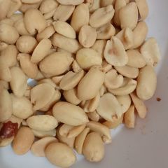 A picture of Salted peanuts.
