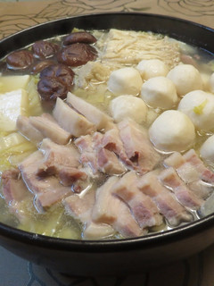 酸菜白肉火鍋(自製的東北酸菜及辣椒醬) 的食譜成品照片