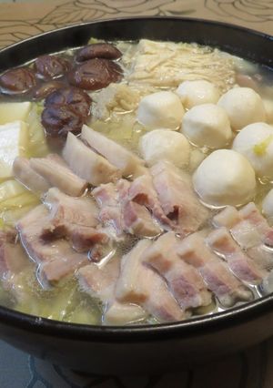 酸菜白肉火鍋(自製的東北酸菜及辣椒醬） 的食譜成品照片