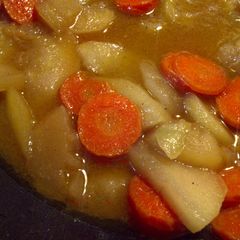 A picture of Apples and carrots.