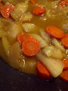 A picture of Apples and carrots.