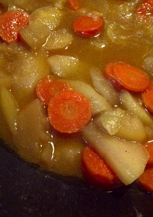 A picture of Apples and carrots.